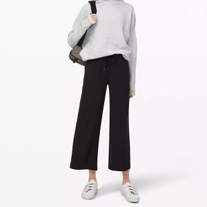 EUC Lululemon Pants, On the Fly 7/8, black size 12